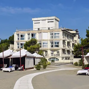 4* Hotel Petit Palais